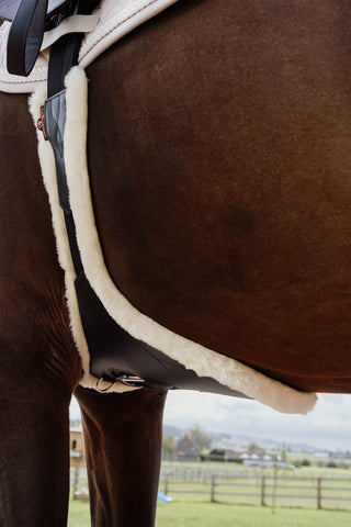 Anatomische Stud Buikriem Schapenvacht Bruin